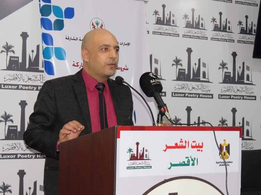 قصيدة نوافذُ في جدارِ الليل لي