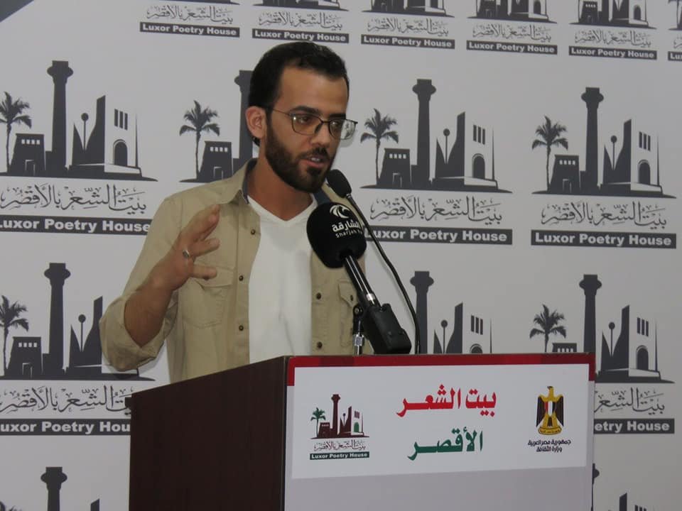 قصيدة عَنِ الْقُبْلَةِ الْأُولَى