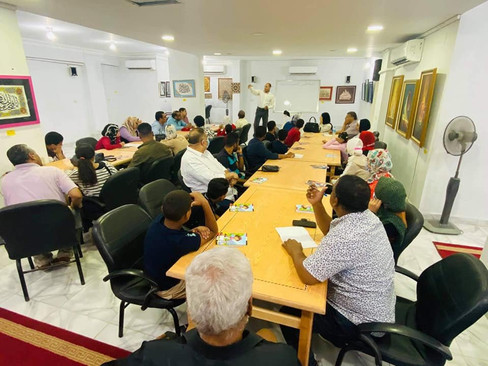 انتظام دورة فنون الخط العربي في بيت الشعر بالأقصر