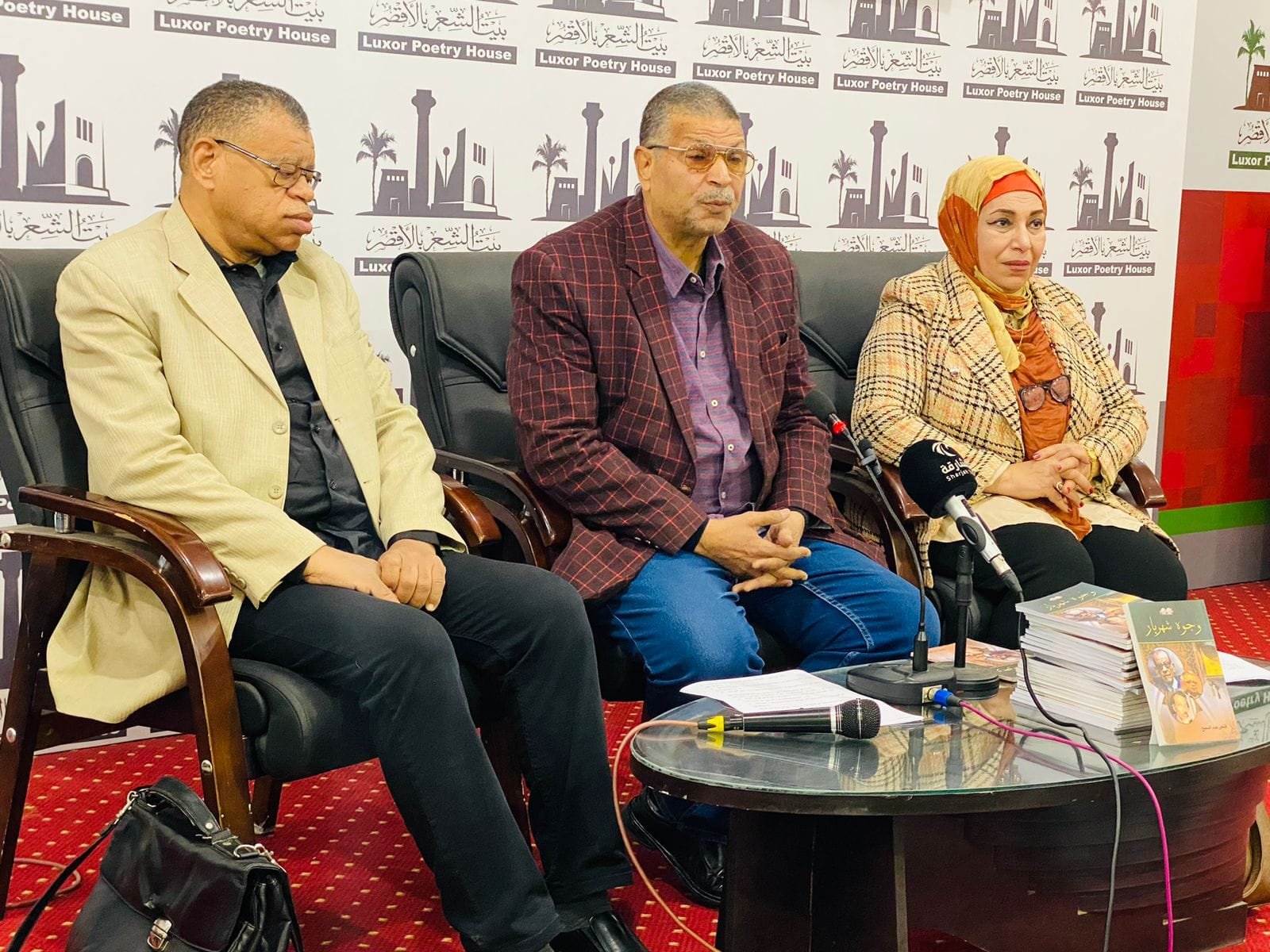 وجوه شهريار تخلع أقنعتها وتحكي حكاياها في بيت الشعر بالأقصر