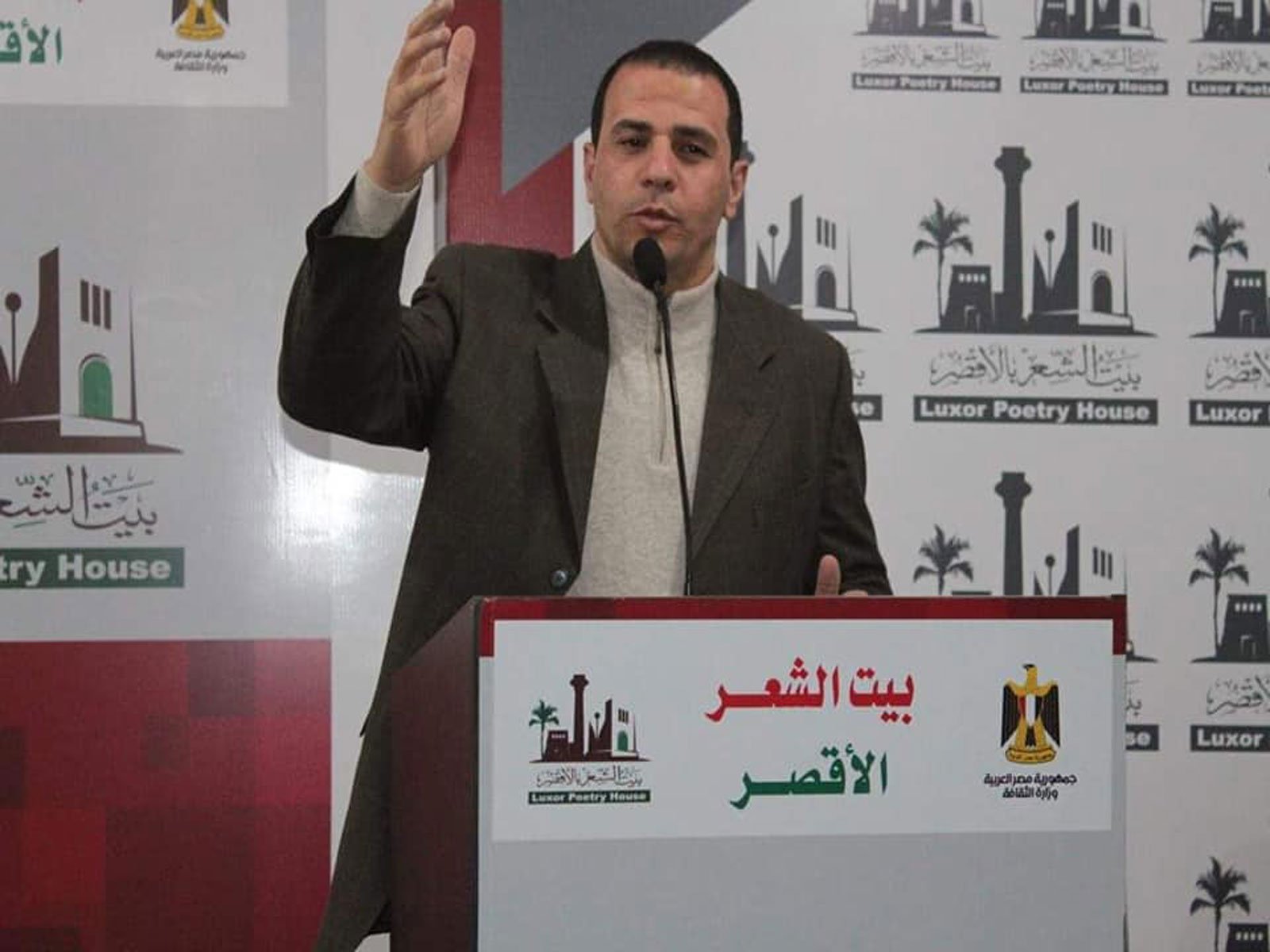 قصيدة لكِ مَنْ سِوايْ؟! للشاعر أحمد اللاوندي